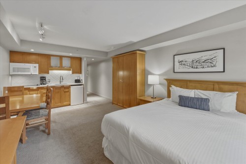 424-4295 Blackcomb Way, Whistler, BC - Indoor Photo Showing Bedroom