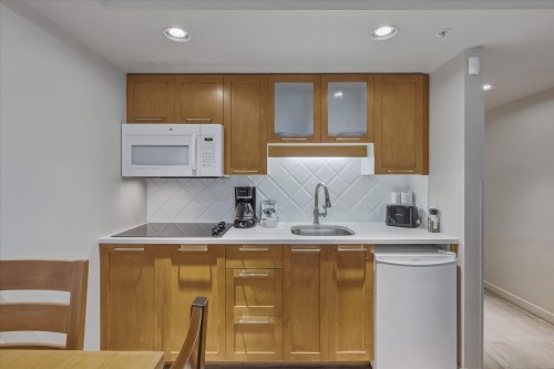 424-4295 Blackcomb Way, Whistler, BC - Indoor Photo Showing Kitchen
