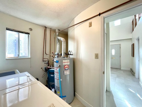 937 18Th Avenue W, Vancouver, BC - Indoor