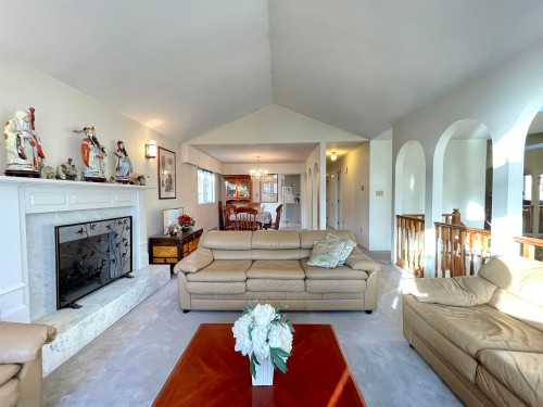 937 18Th Avenue W, Vancouver, BC - Indoor Photo Showing Living Room With Fireplace
