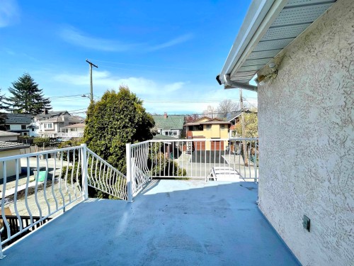 937 18Th Avenue W, Vancouver, BC - Outdoor