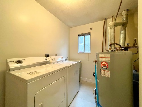 937 18Th Avenue W, Vancouver, BC - Indoor Photo Showing Laundry Room