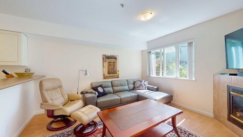 34-735 Park Road, Gibsons, BC - Indoor Photo Showing Living Room With Fireplace