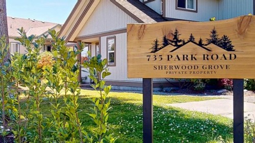 34-735 Park Road, Gibsons, BC - Outdoor