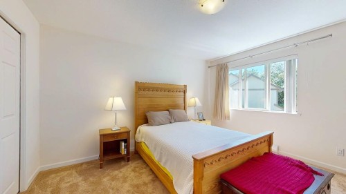 34-735 Park Road, Gibsons, BC - Indoor Photo Showing Bedroom