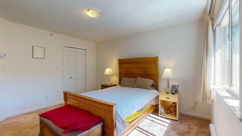 34-735 Park Road, Gibsons, BC - Indoor Photo Showing Bedroom