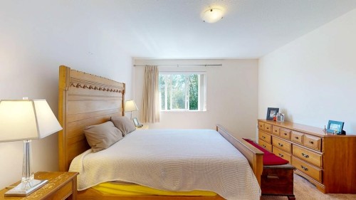 34-735 Park Road, Gibsons, BC - Indoor Photo Showing Bedroom