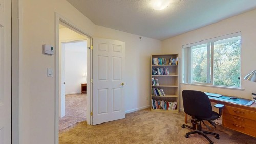 34-735 Park Road, Gibsons, BC - Indoor Photo Showing Office