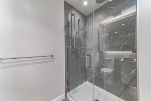 301-5380 Crooked Branch Road, Vancouver, BC - Indoor Photo Showing Bathroom