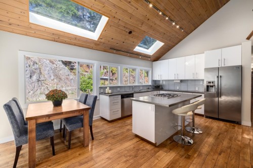 1302 Adams Road, Bowen Island, BC - Indoor