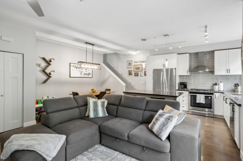 152-11305 240 Street, Maple Ridge, BC - Indoor