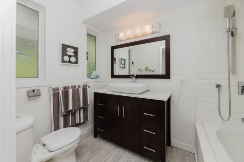 6505 Meier Road, Sechelt, BC - Indoor Photo Showing Bathroom