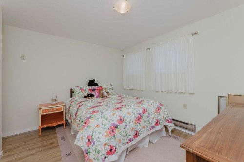 6505 Meier Road, Sechelt, BC - Indoor Photo Showing Bedroom