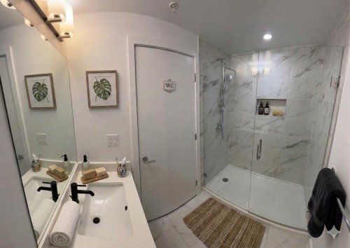 1307-518 Whiting Way, Coquitlam, BC - Indoor Photo Showing Bathroom
