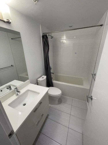 1307-518 Whiting Way, Coquitlam, BC - Indoor Photo Showing Bathroom