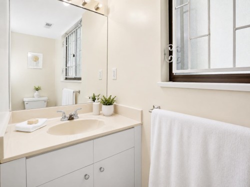 2940 Dresden Way, North Vancouver, BC - Indoor Photo Showing Bathroom