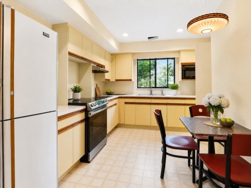 2940 Dresden Way, North Vancouver, BC - Indoor