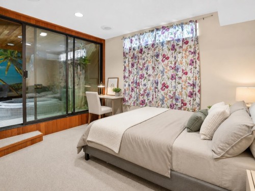 2940 Dresden Way, North Vancouver, BC - Indoor Photo Showing Bedroom