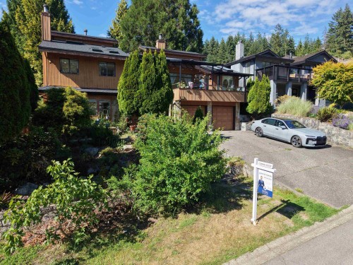 2940 Dresden Way, North Vancouver, BC - Outdoor