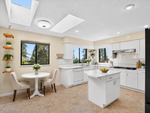 2940 Dresden Way, North Vancouver, BC - Indoor