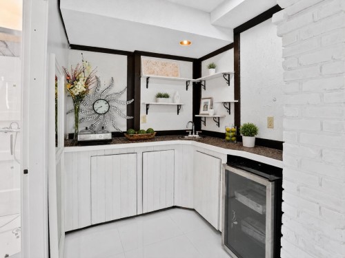 2940 Dresden Way, North Vancouver, BC - Indoor