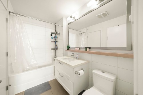 412-611 Regan Avenue, Coquitlam, BC - Indoor Photo Showing Bathroom