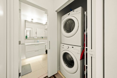 412-611 Regan Avenue, Coquitlam, BC - Indoor Photo Showing Laundry Room