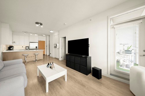 412-611 Regan Avenue, Coquitlam, BC - Indoor Photo Showing Living Room