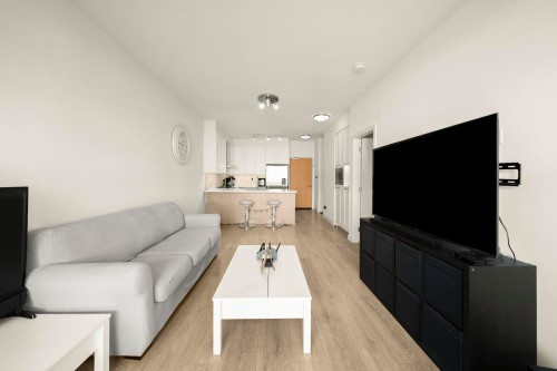 412-611 Regan Avenue, Coquitlam, BC - Indoor Photo Showing Living Room