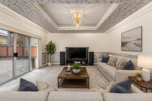 7471 Ledway Road, Richmond, BC - Indoor Photo Showing Living Room