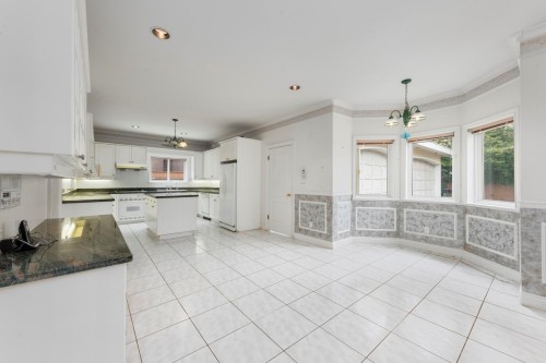 7471 Ledway Road, Richmond, BC - Indoor Photo Showing Kitchen