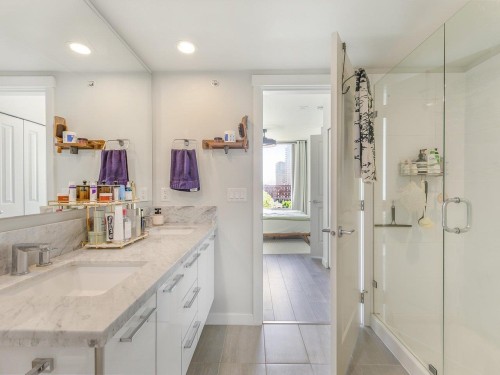 711-3281 Kent Avenue North E, Vancouver, BC - Indoor Photo Showing Bathroom