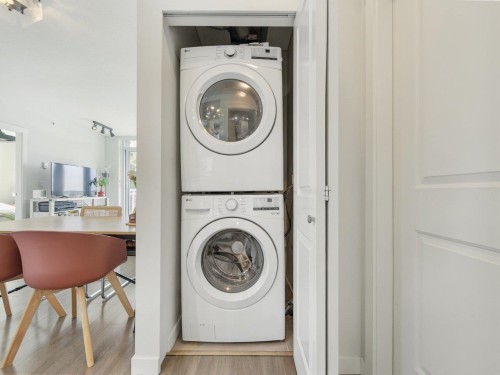 711-3281 Kent Avenue North E, Vancouver, BC - Indoor Photo Showing Laundry Room