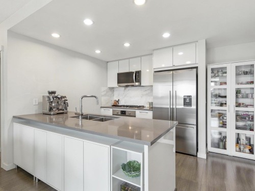 711-3281 Kent Avenue North E, Vancouver, BC - Indoor Photo Showing Kitchen With Double Sink With Upgraded Kitchen