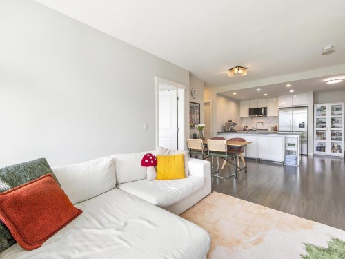 711-3281 Kent Avenue North E, Vancouver, BC - Indoor Photo Showing Living Room