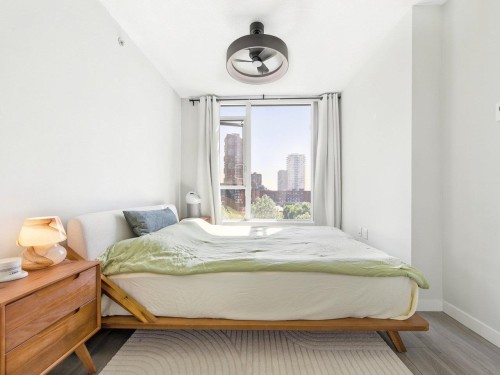 711-3281 Kent Avenue North E, Vancouver, BC - Indoor Photo Showing Bedroom