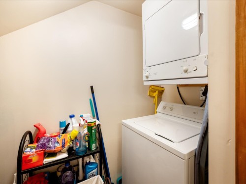 117-4355 Northlands Boulevard, Whistler, BC - Indoor Photo Showing Laundry Room