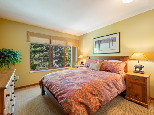 117-4355 Northlands Boulevard, Whistler, BC - Indoor Photo Showing Bedroom