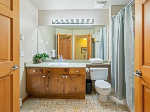 117-4355 Northlands Boulevard, Whistler, BC - Indoor Photo Showing Bathroom