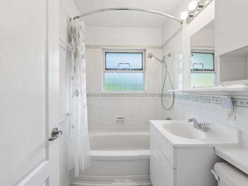1341 Barberry Drive, Port Coquitlam, BC - Indoor Photo Showing Bathroom