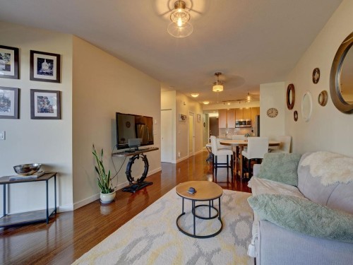 105-5160 Davis Bay Road, Sechelt, BC - Indoor Photo Showing Living Room