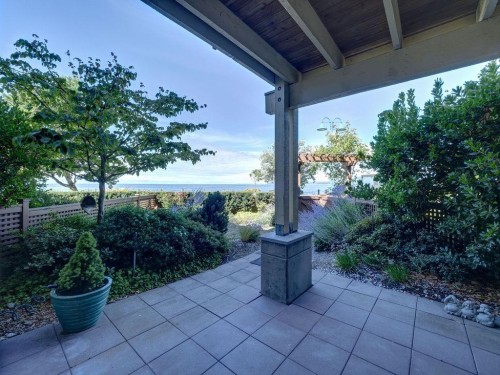 105-5160 Davis Bay Road, Sechelt, BC - Outdoor