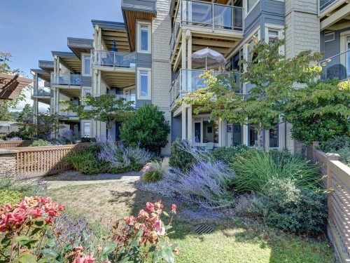 105-5160 Davis Bay Road, Sechelt, BC - Outdoor