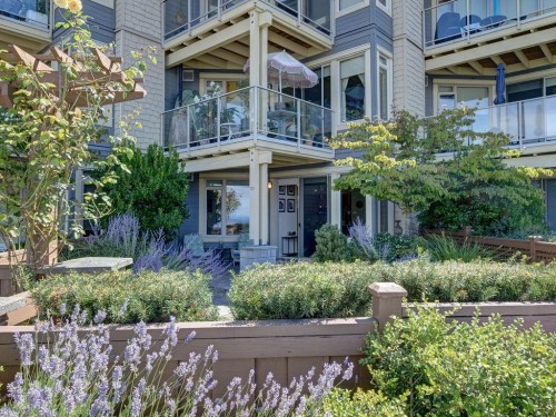105-5160 Davis Bay Road, Sechelt, BC - Outdoor