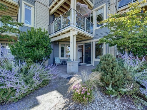 105-5160 Davis Bay Road, Sechelt, BC - Outdoor