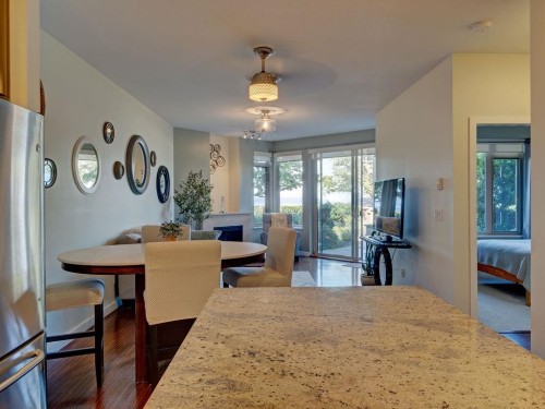 105-5160 Davis Bay Road, Sechelt, BC - Indoor Photo Showing Dining Room