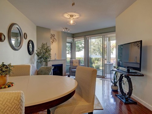 105-5160 Davis Bay Road, Sechelt, BC - Indoor Photo Showing Dining Room
