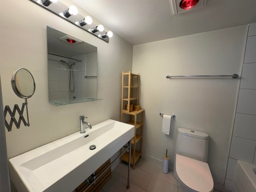 502-1737 Duchess Avenue, West Vancouver, BC - Indoor Photo Showing Bathroom