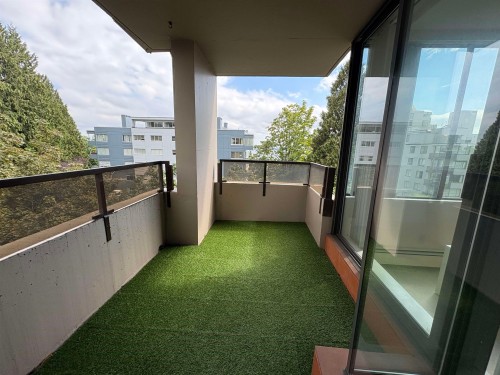 502-1737 Duchess Avenue, West Vancouver, BC - Outdoor With Balcony With Exterior