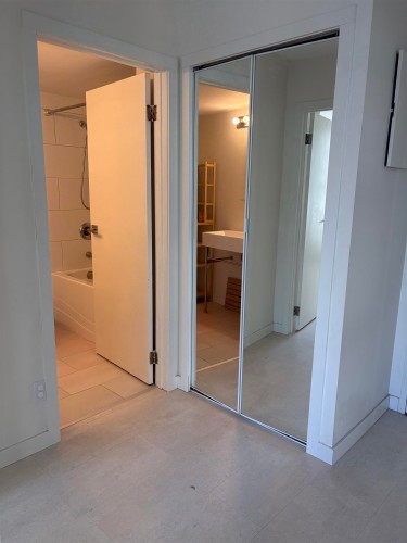 502-1737 Duchess Avenue, West Vancouver, BC - Indoor Photo Showing Other Room
